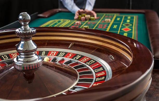 skor88 slot live roulette table with professional dealer and HD camera view
